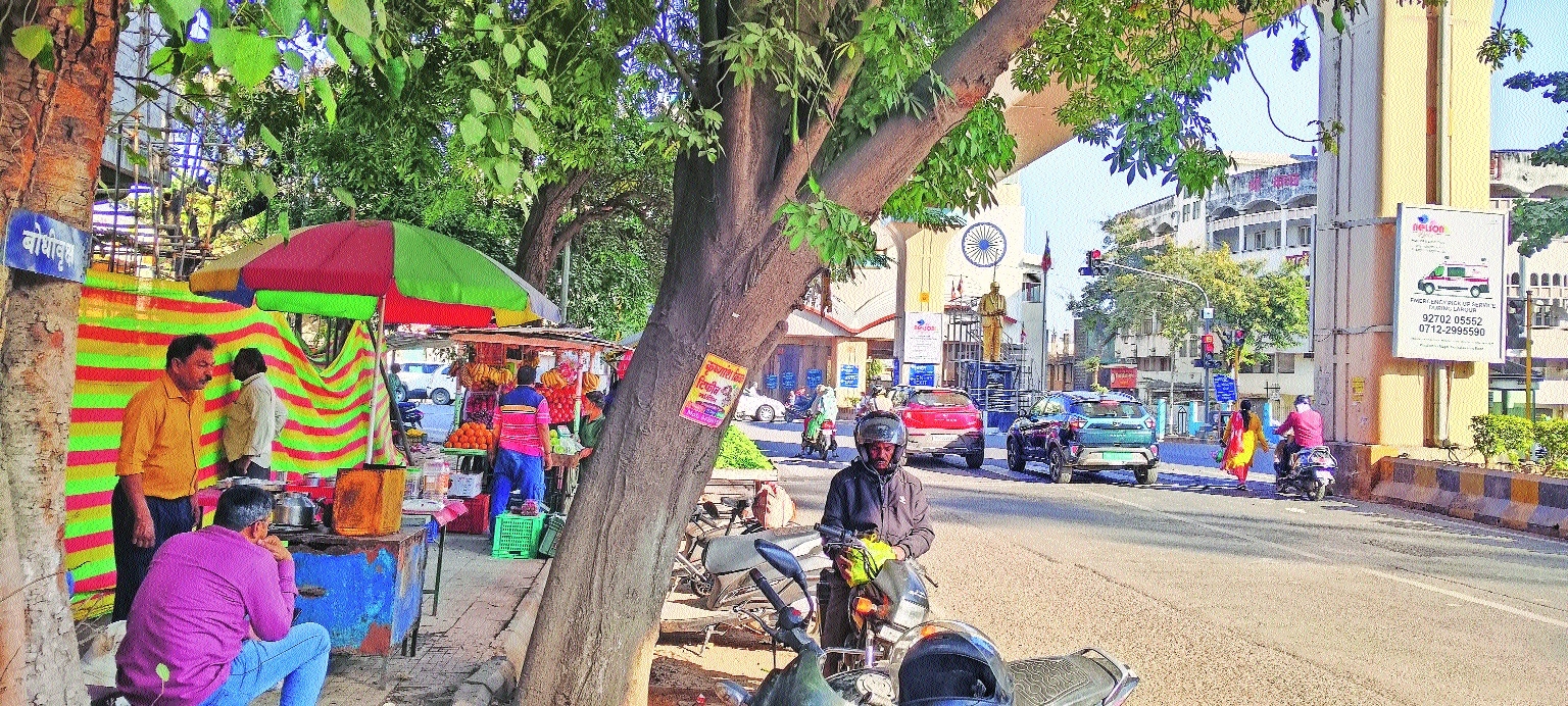 Shrinking public space dominates civic issues - The Hitavada