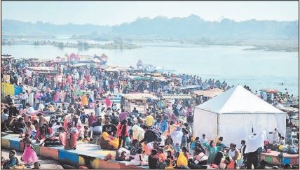 Wave of devotion as thousands take holy dip on Sankranti 