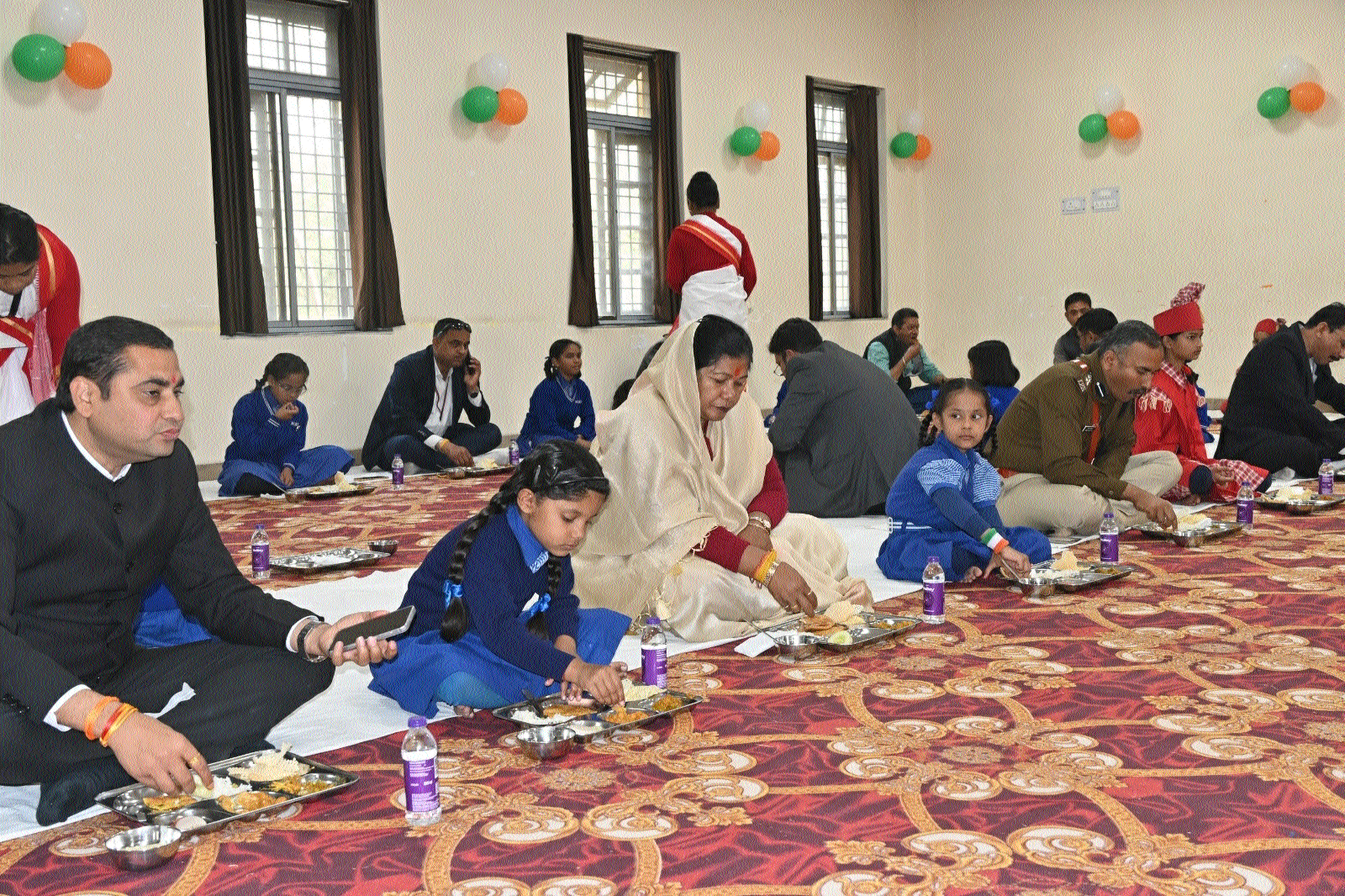 Minister takes lunch with students of Govt Pre-Primary Training Institute