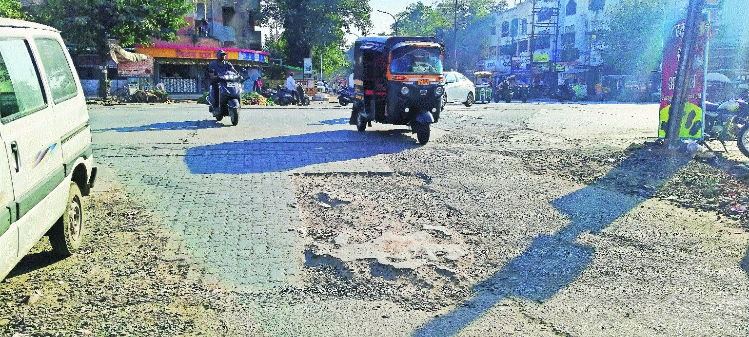 Bad roads test citizens patience in Prabhag no.27
