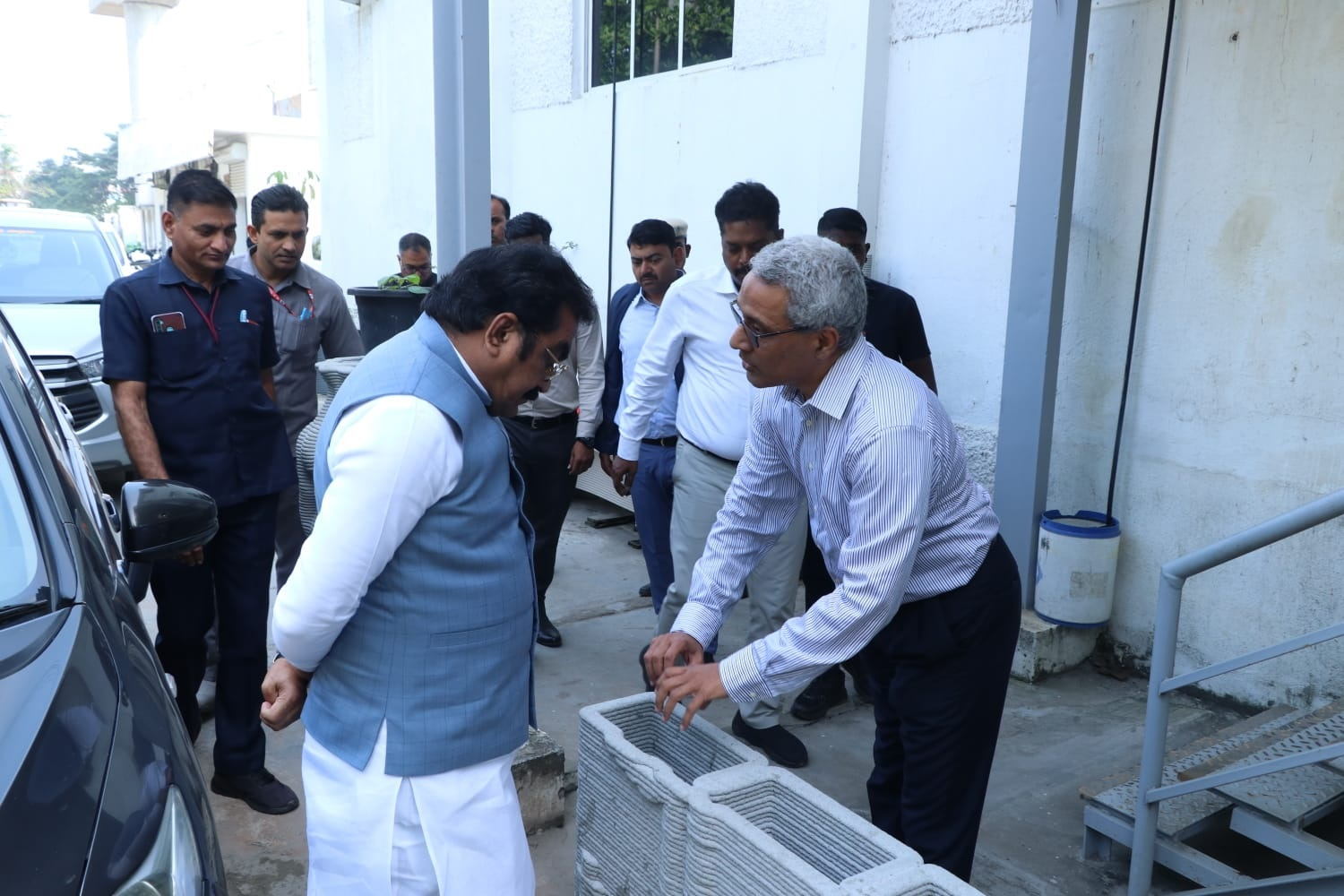 PWD Minister Singh reviews 3D printing-based building construction technology at IIT, Chennai 