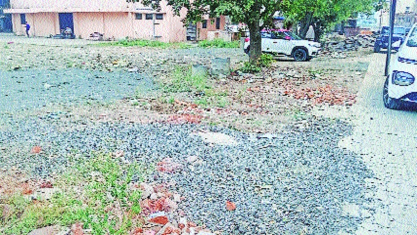 The uneven playground in Hanuman Nagar