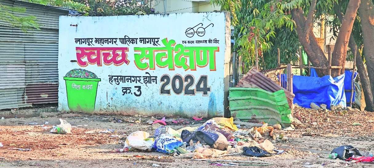 Garbage dumped in Bajrang Nagar in Rameshwari area