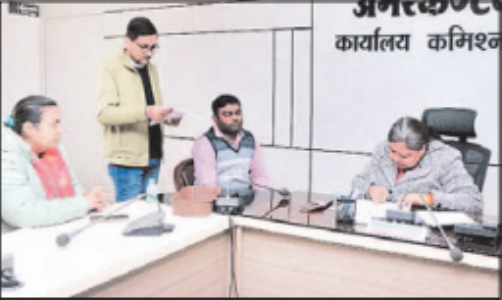 Shahdol Commr hears issues of people from remote areas