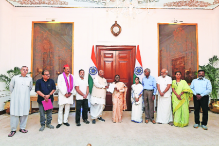 INDIA bloc hands over memorandum on ‘vote chori’ to President Murmu
