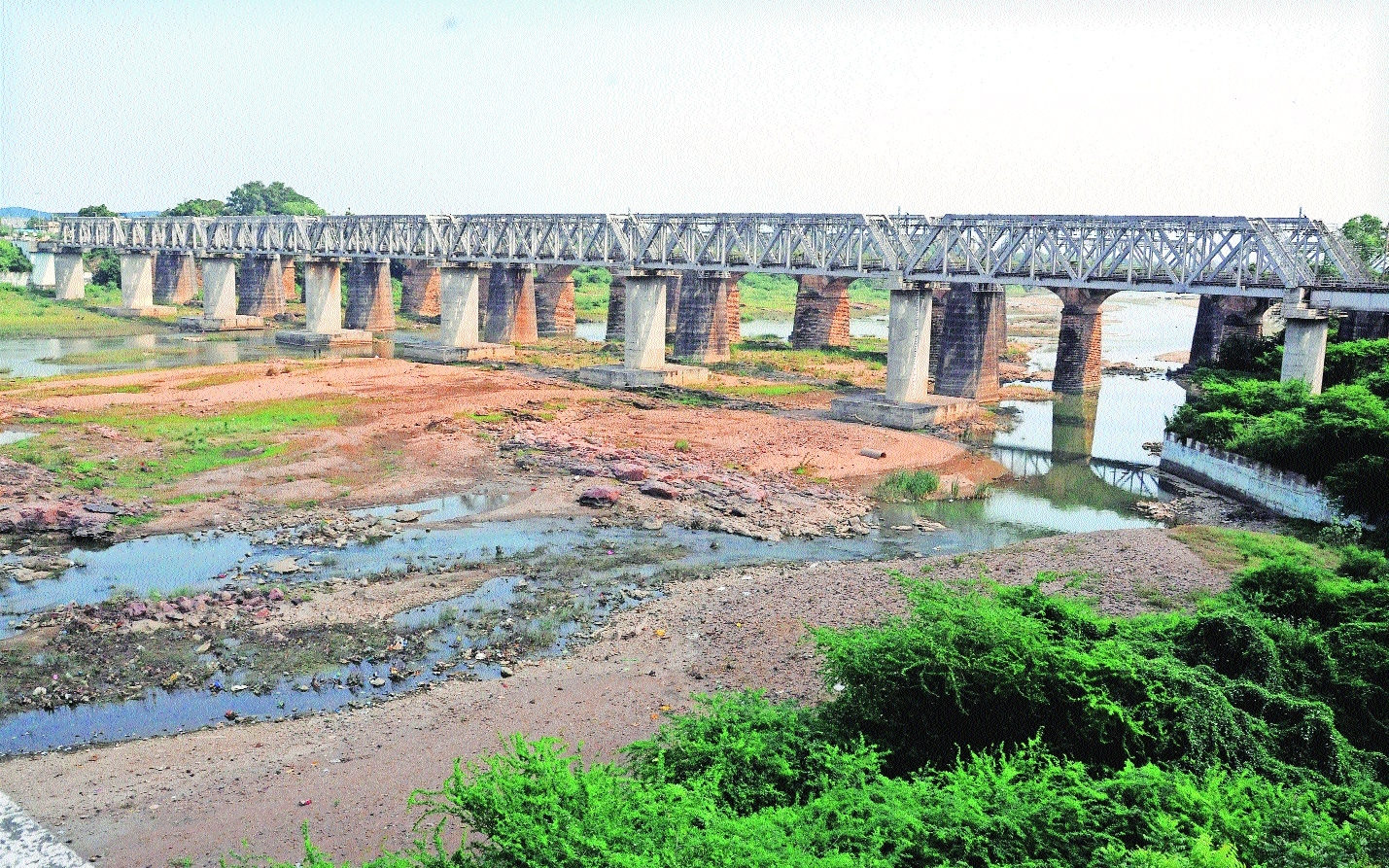 Parched Kanhan river indicates a grim situation in the near future