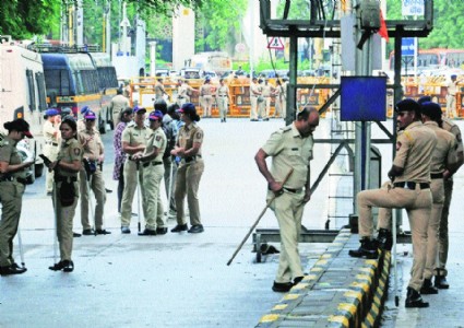 Police step up watch on CJP, Opposition leaders