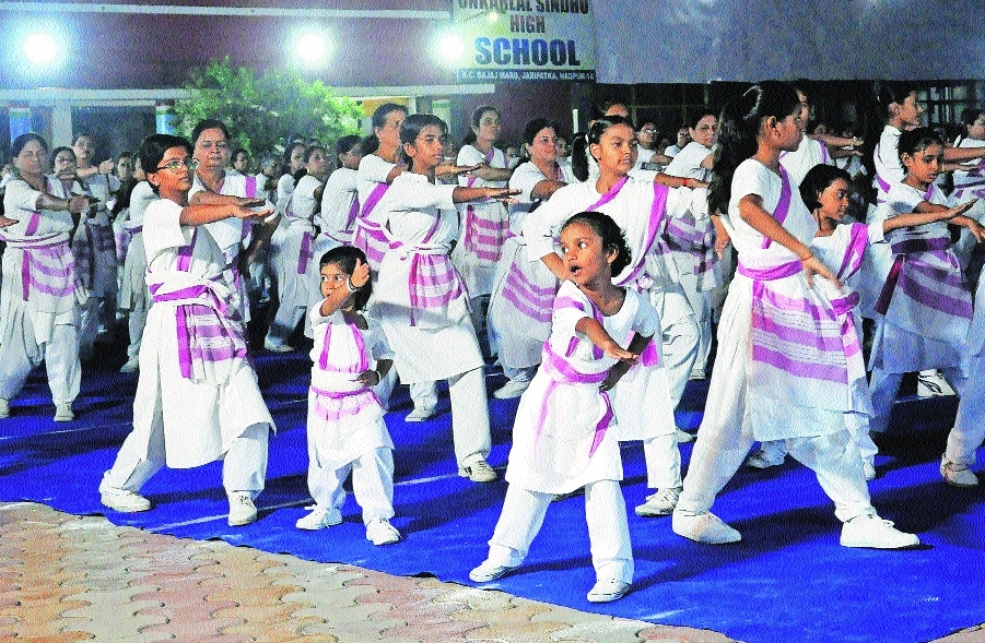 Sevikas of Rashtriya Sevika Samiti presenting