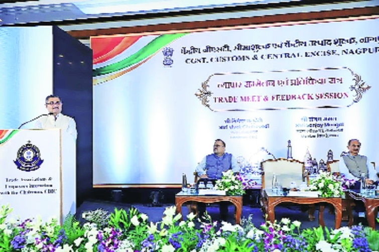 Vivek Chaturvedi CBIC Chairman addressing the gathering while Sanjay Mangal