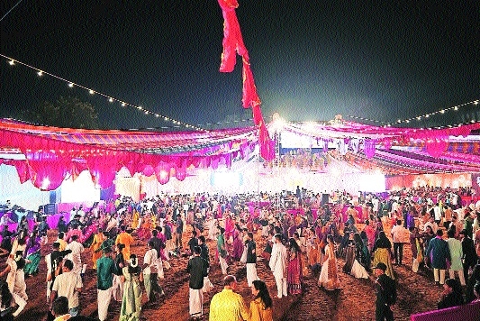 Excellent response to Crazy Dandiya at Dhirankanya Vidyalaya