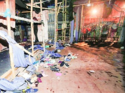 17 killed in Kolkata puja pandal stampede