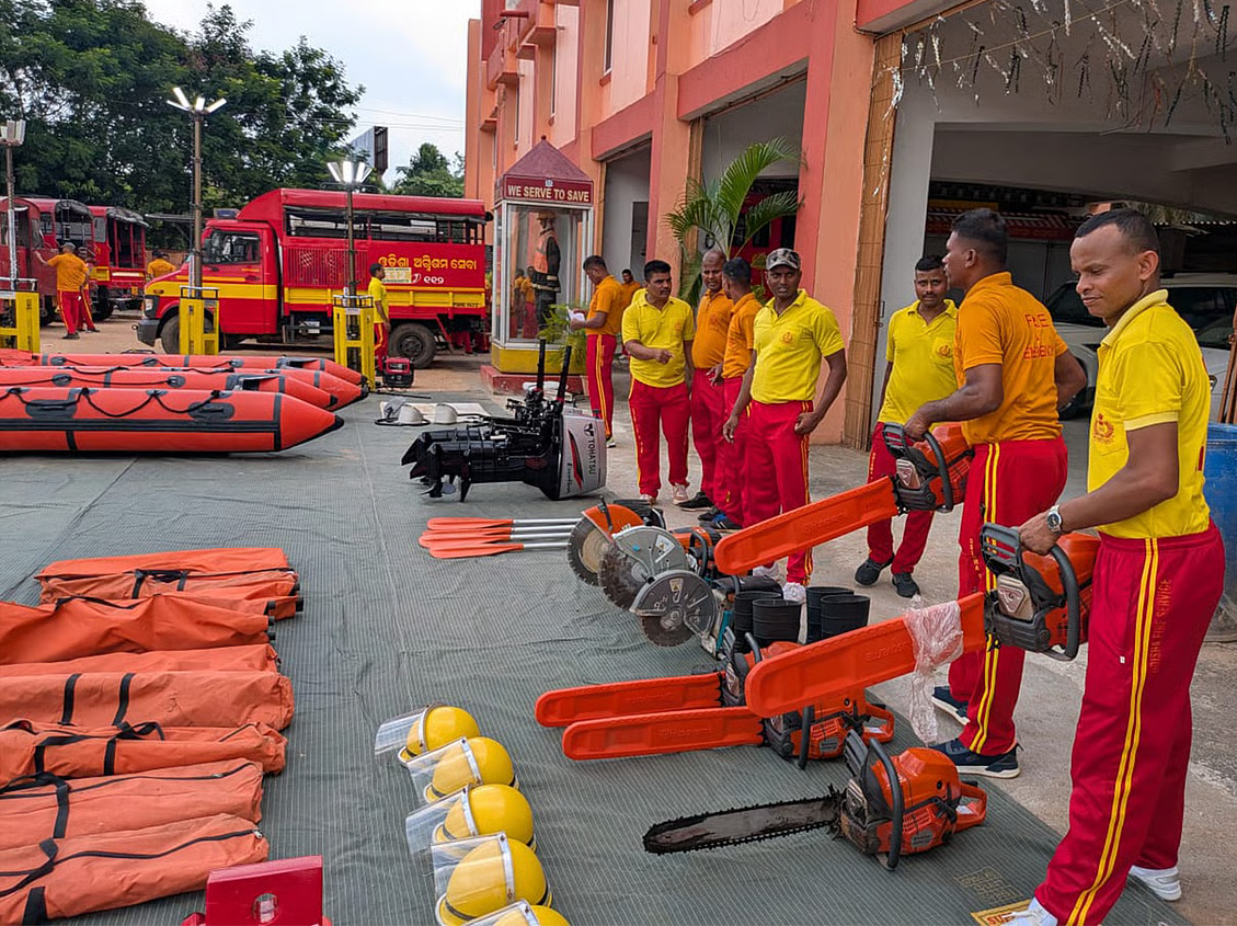 Fire engines, divers