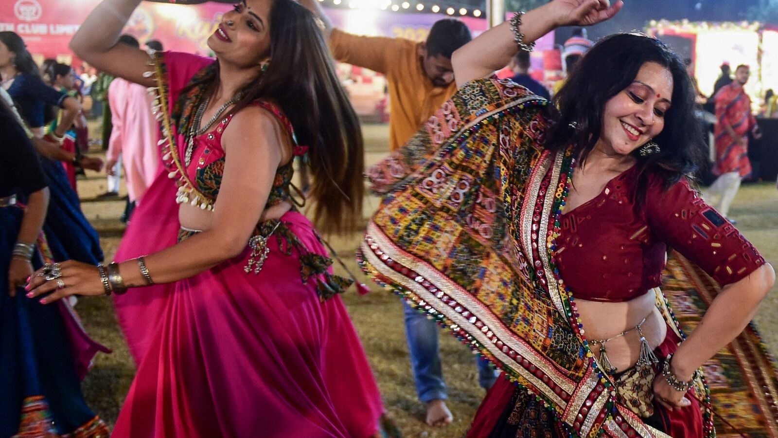 Garba enthusiasts throng Dhamaal Dandiya 