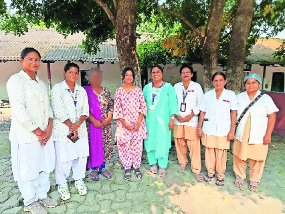 Asha name changewith Social Service Superintendent Kunda Bidkar and other official staf