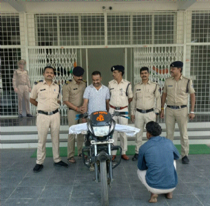 Youth, juvenile kill middle-aged man, arrested within hours