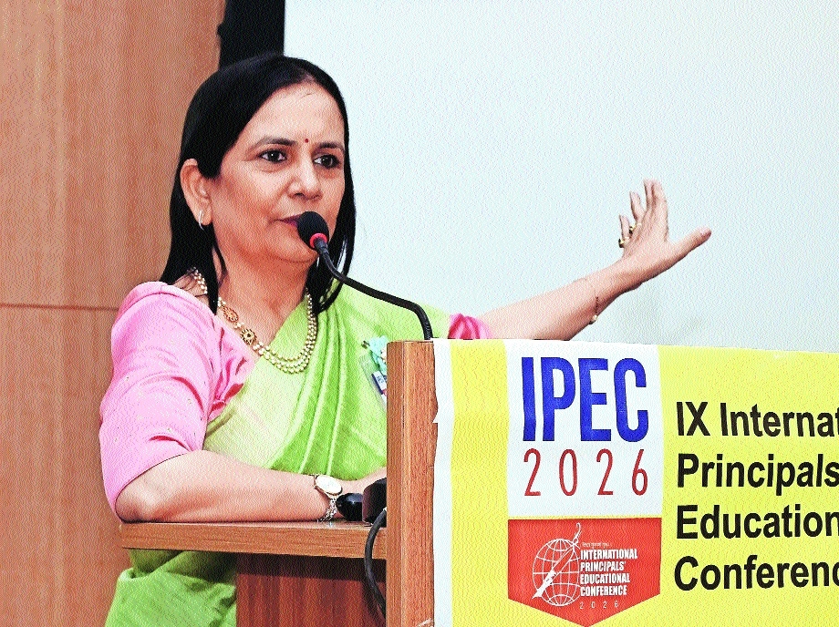 Dr Mrunalini Dasture