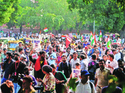 Anti-SIR protesters march to EC HQ; several detained