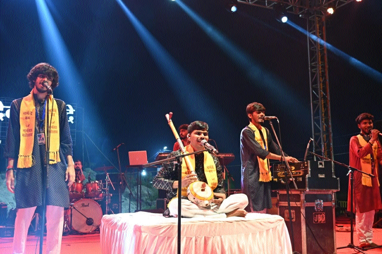 Devotional, cultural songs echo in Bhedaghat