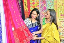 Weaves India exhibition opens at Chitnavis Centre