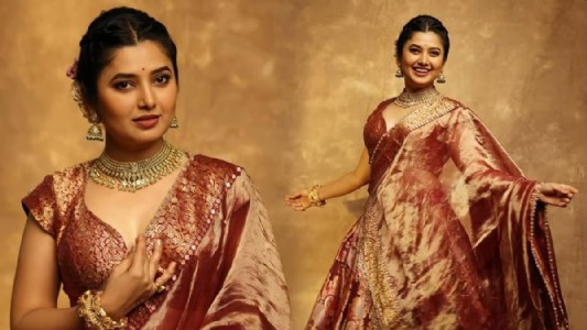 Lucky Draw Grand Finale at Rangoli Sarees with  actress Prajakta Mali