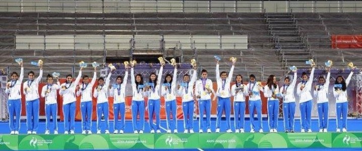 INDIA INDIA GLITTER GLITTER IN IN J JAP APAN AN WITH WITH 6 6 GOLD GOLD MED MEDALS, India eves clinch hockey gold after 44 years, book LA Olympics berth