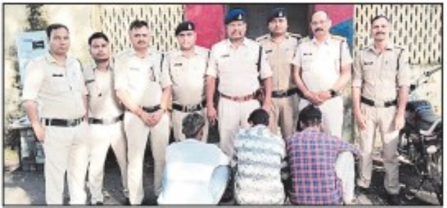 Accident turns out to be murder, Three men arrested while mastermind husband absconding
