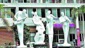 Mpl Commr reshuffles