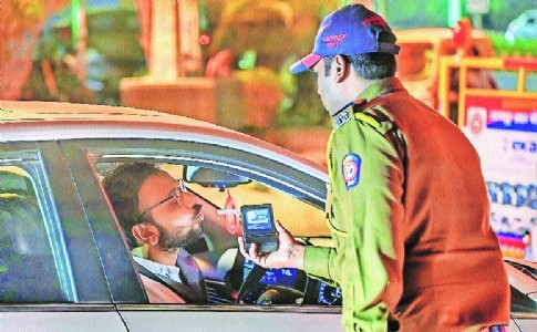 Traffic police doubled midnight crackdown, 25 nakabandi points to check drunk driving