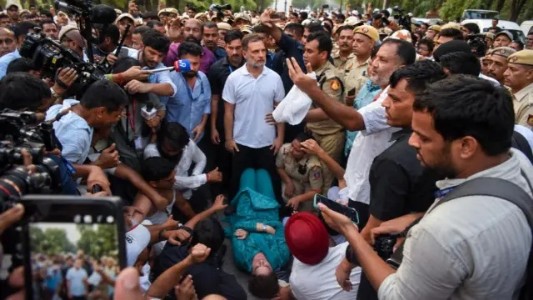 Day-2 of protest: Rahul, Priyanka, and others leaders detained on way to Jantar Mantar