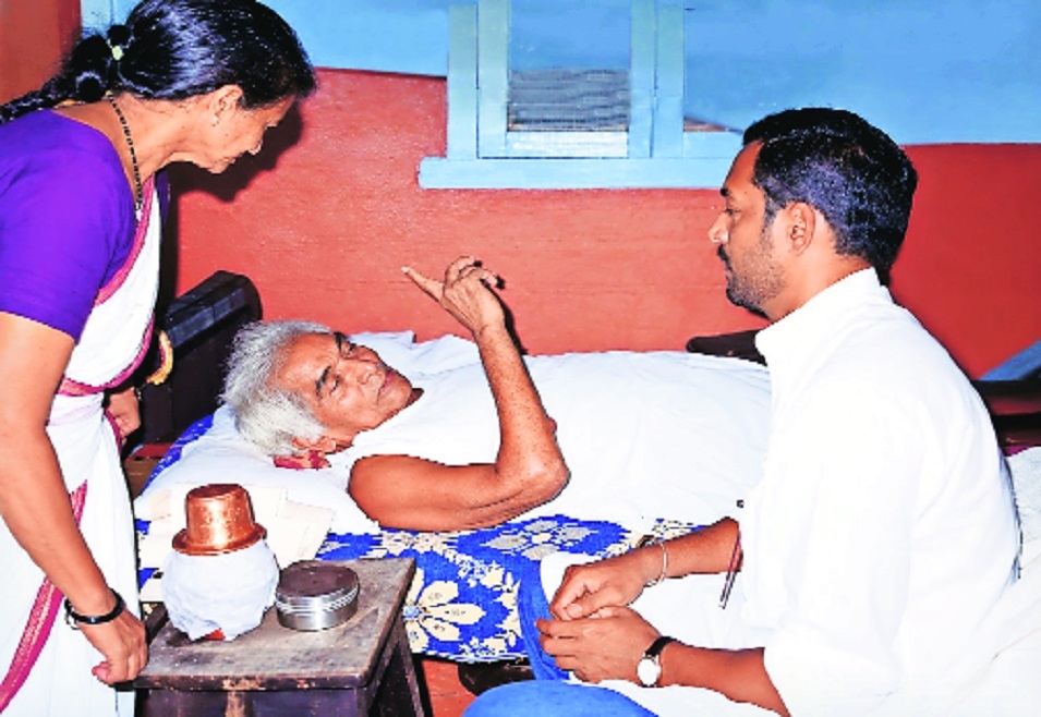 Baba Amte and Nana Patekar in conversation at Anandwan