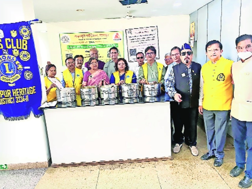 Lions Club Heritage distributes meals