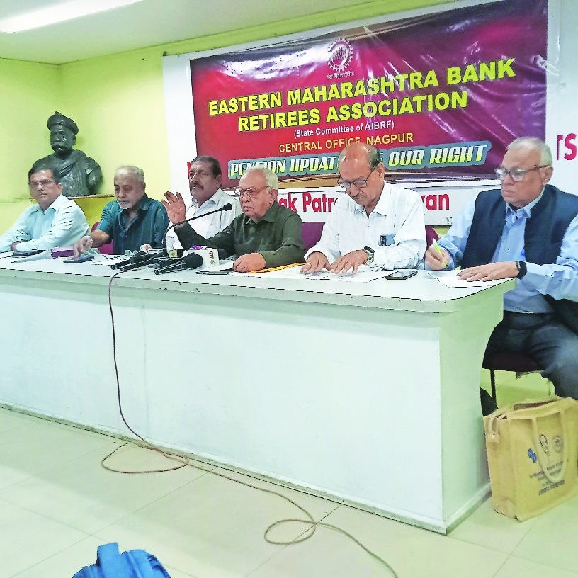 Bank retirees to hold demonstrations on 11th 