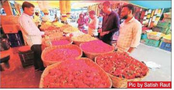 Rose prices surge as wedding rush collideswith Valentine demand