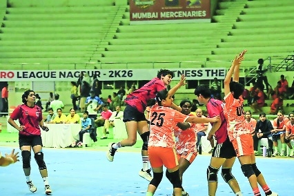 Mixed day for Mumbai