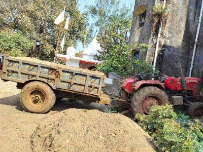 Two drivers arrested with tractor trolleys laden with illegal sand stock