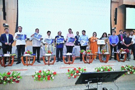 Nagpur region has big opportunity to develop all six districts with city as nucleus: Fadnavis