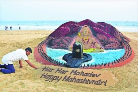 Massive devotee turnout at Shiva temples nationwide on Mahashivratri