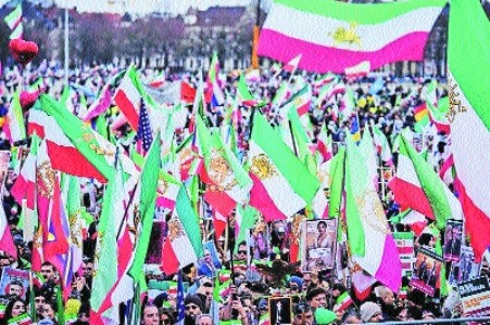 Stand with Iranians: Exiled Crown Prince to world