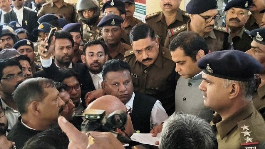 City lawyers boycott judicial work to protest against Adv Saxena’s murder, submit memo