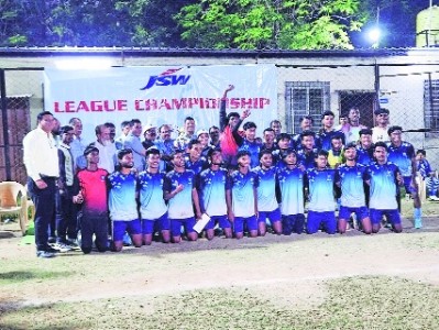 MOIL XI and Hot Ice are football champs