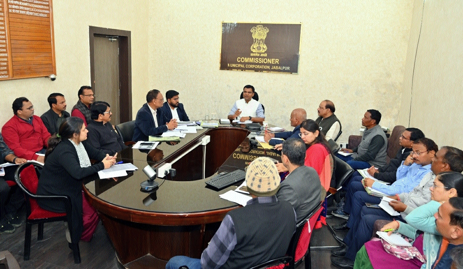 Mpl Commr Ahirwar reviews progress  of devpt works, cleanliness activities