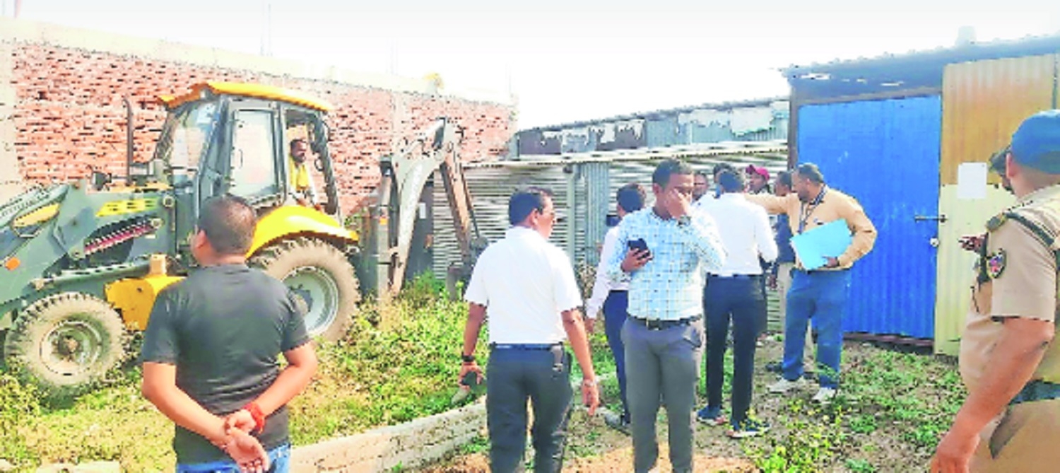  Officials taking down a tin shed during the anti-encroachment drive