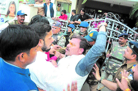 BJYM ‘gherao’ of Cong office