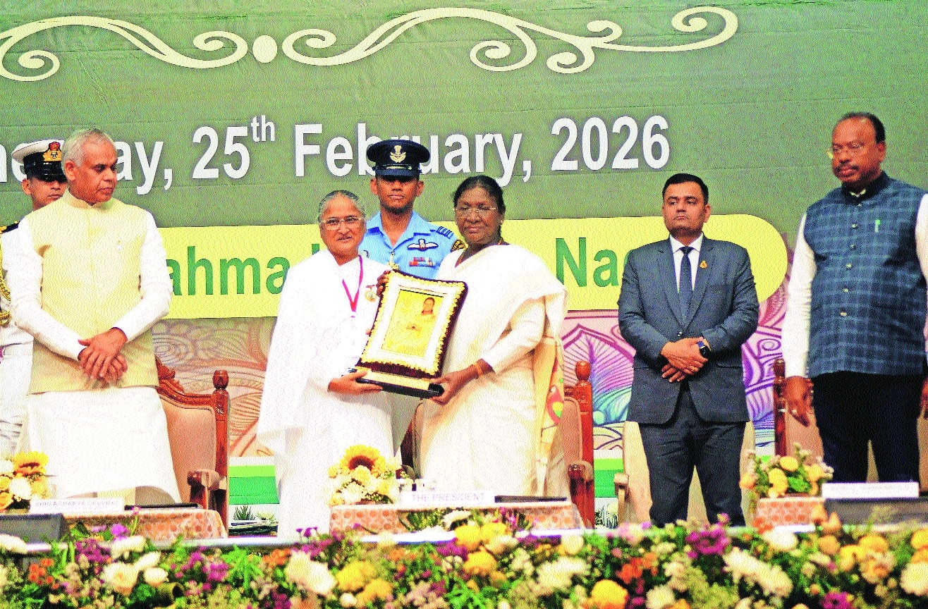 President Droupadi Murmu being welcomed by Brahma Kumaris 