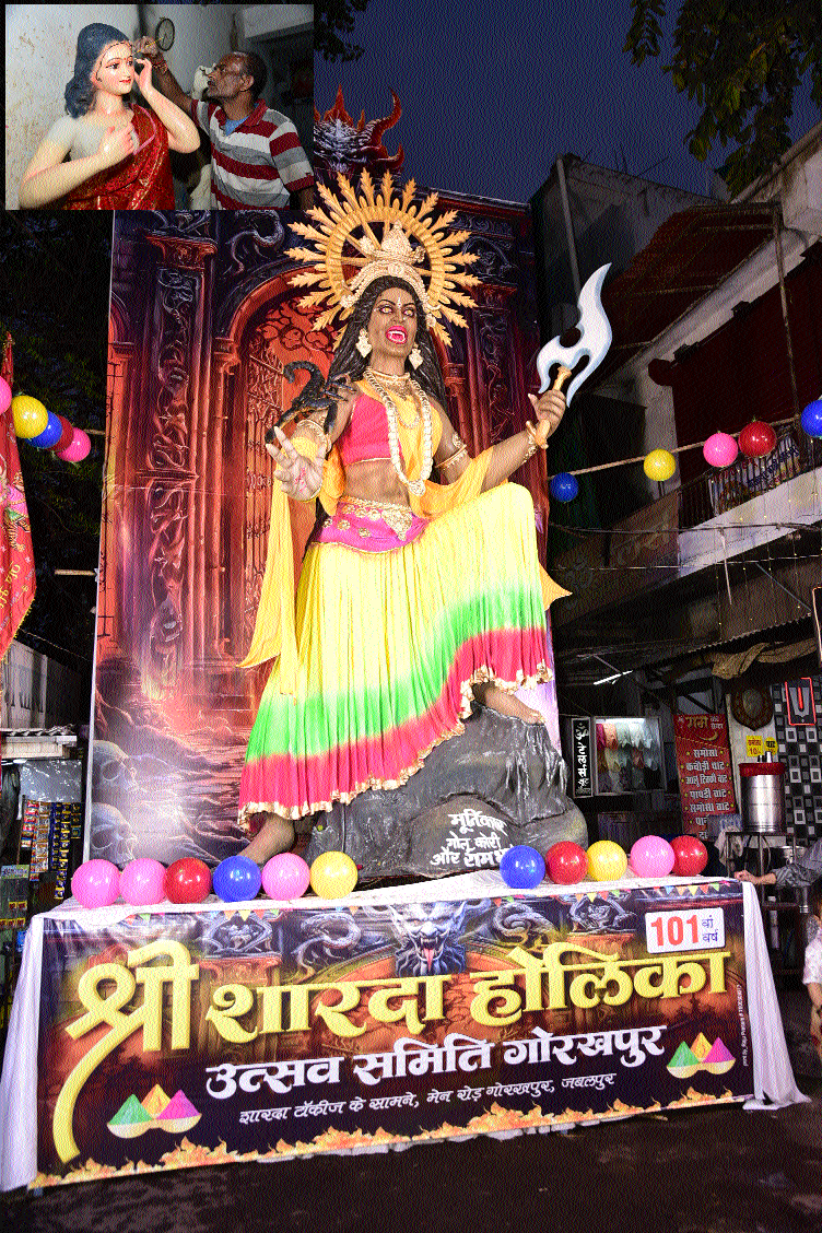 City sculptors’ hands