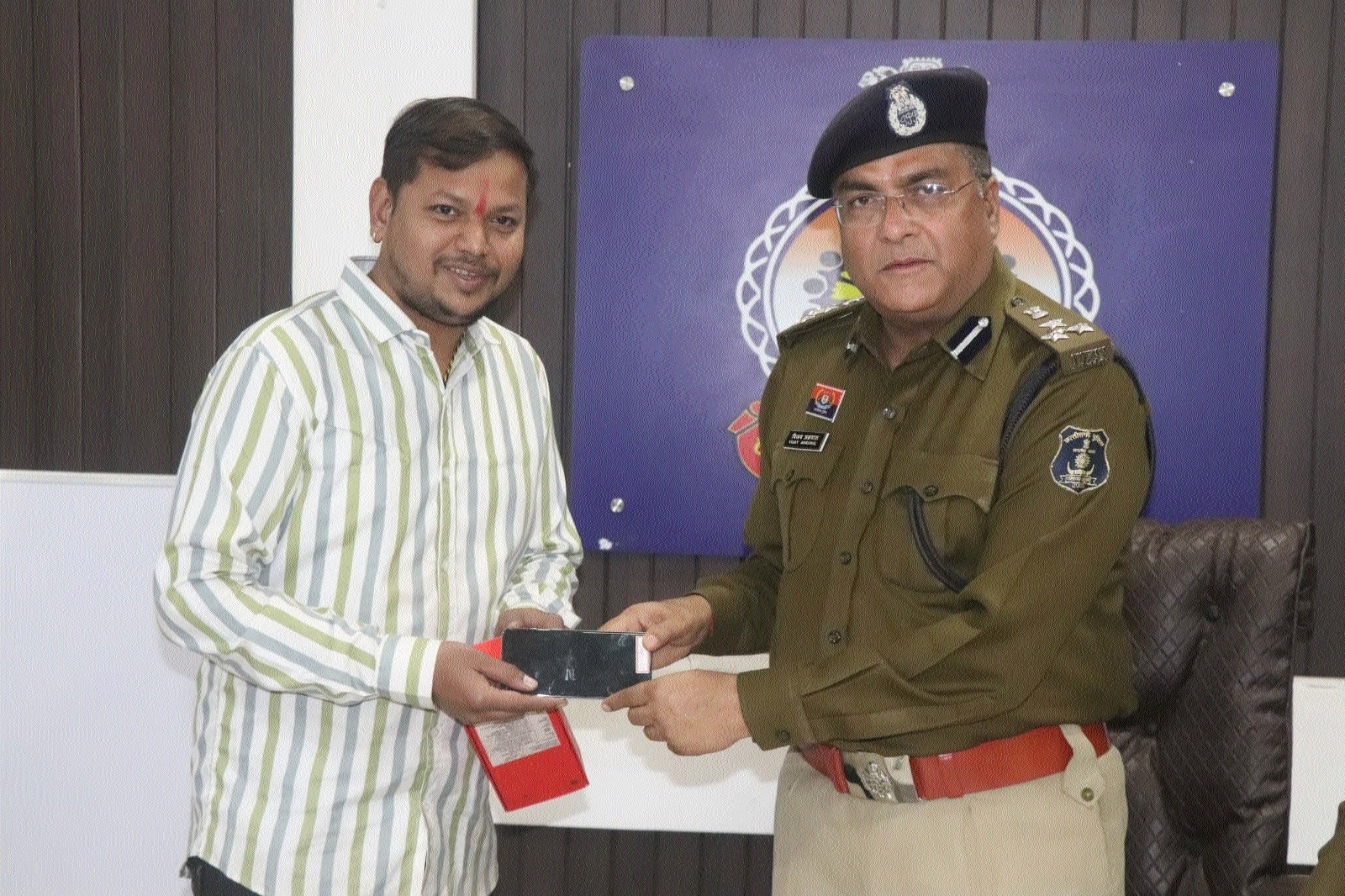 202 lost mobile phones worth Rs 60 lakh recovered