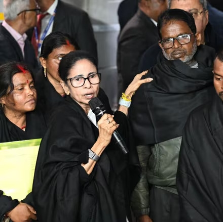 Mamata walks out of meeting with CEC on SIR