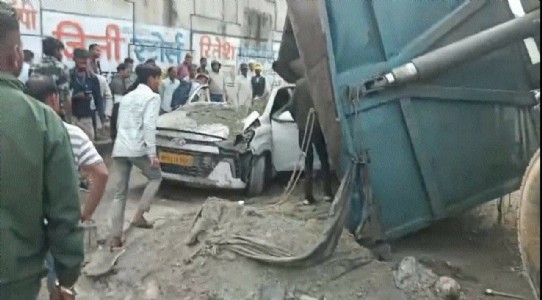 Hyva truck falls on car from over-bridge, kills two, injures five
