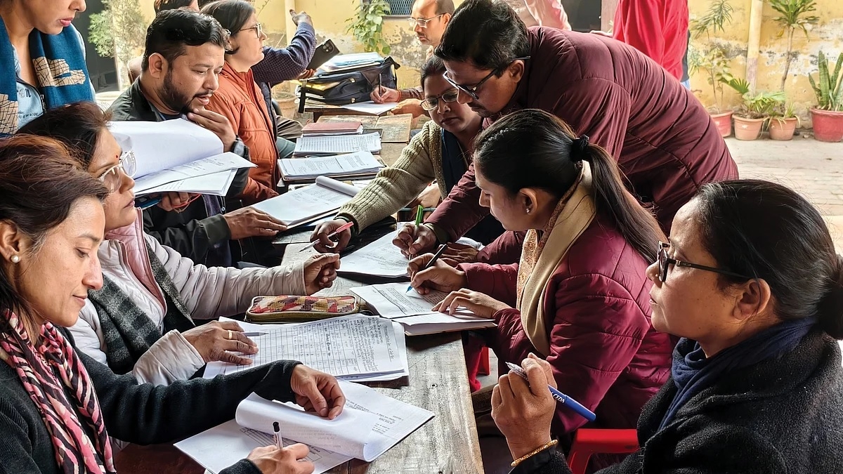 Ready to make available 8505 Group B officers for SIR WB to EC