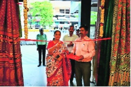 Hast Shilp Hathkargha Mela starts,getting overwhelming response